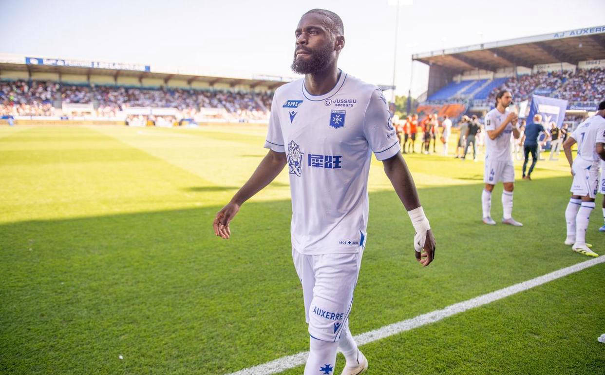 法甲第15夺得首胜：尼斯3-1逆袭欧塞尔，22岁卢谢送出两次助攻