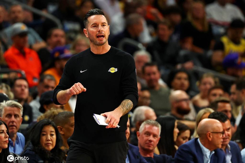 湖人官宣续约雷迪克 菜鸟赛季率队杀至西部第三